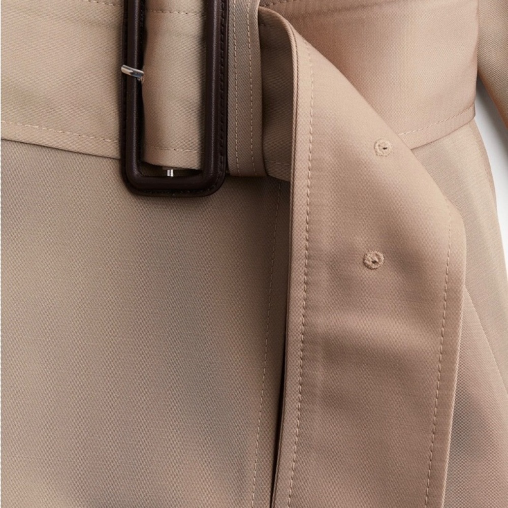 ❤️Classic Tan Trench Coat❤️ - Picture 2 of 9